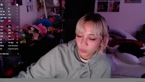 leash online show from February 3, 8:02 am