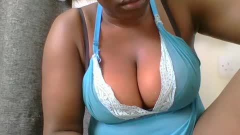 Mia online show from December 24, 8:33 am