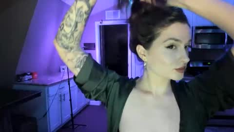 amberkinsley online show from March 1, 8:03 am