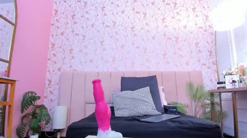 Amelia Adams online show from December 4, 7:36 pm