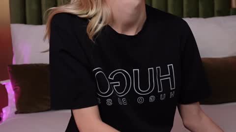 Amelia online show from December 5, 7:05 am