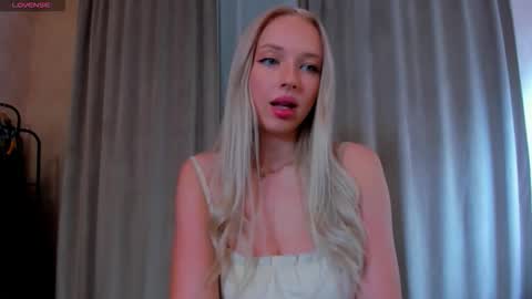 Snapshot of ameliaviera chatting on October 23, 2:12 pm Amelia PVT model online show from October 23, 2:12 pm