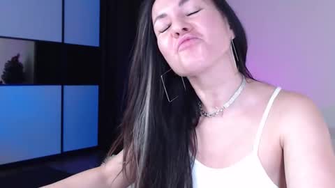 amelinamersi online show from January 18, 12:07 am