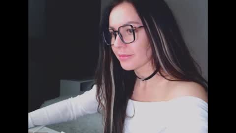 amelinamersi online show from November 17, 9:04 pm