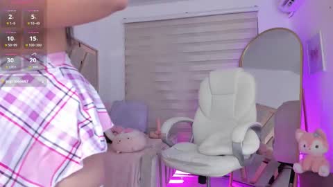 Snapshot of ami_sweet_19 chatting on September 10, 12:54 am Ami  online show from September 10, 12:54 am