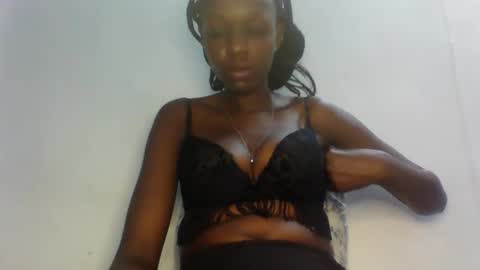 Amina online show from November 12, 9:02 pm