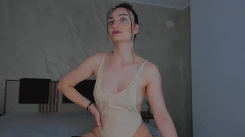 AmiraAnne online show from December 16, 3:45 am