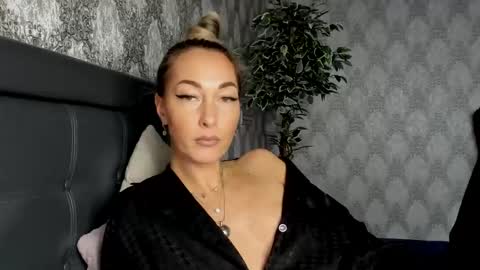 Snapshot of amstar_ chatting on December 3, 9:20 am amstar_ online show from December 3, 9:20 am