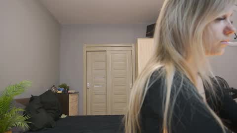 amylanee online show from October 6, 8:09 am