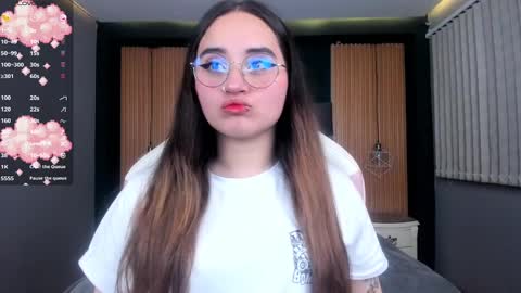 Ana online show from December 4, 8:29 pm