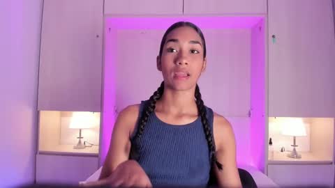 anaacollins_ online show from February 28, 11:42 am