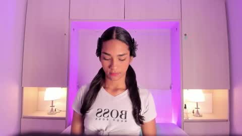 anaacollins_ online show from February 18, 11:53 am