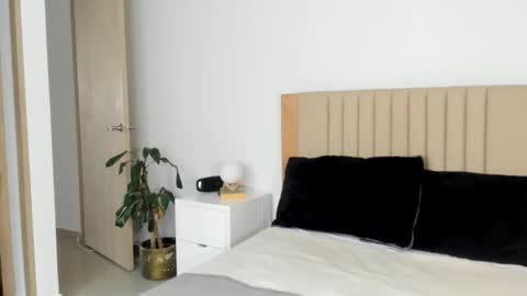 Ana Henao or Annie... Follow me ahenaocb Insta  X online show from October 28, 9:30 pm