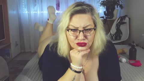 AngelinaGlam online show from December 6, 8:15 am