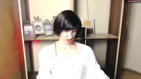 Snapshot of angelinalov_ chatting on October 21, 7:12 am Angelina online show from October 21, 7:12 am