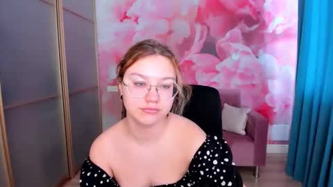 AngelinaLow online show from March 1, 6:24 am