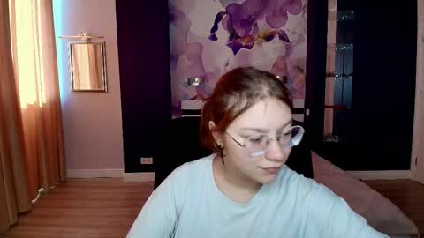 AngelinaLow online show from October 21, 11:25 am