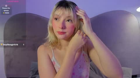 Snapshot of ania_mml chatting on January 1, 10:35 pm Ania online show from January 1, 10:35 pm