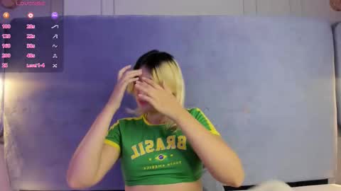 Snapshot of ania_mml chatting on September 30, 8:13 pm Ania online show from September 30, 8:13 pm