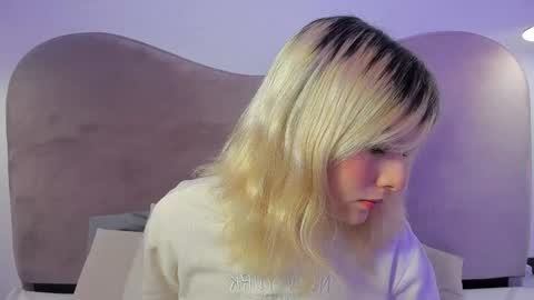 Snapshot of ania_mml chatting on January 2, 8:24 pm Ania online show from January 2, 8:24 pm