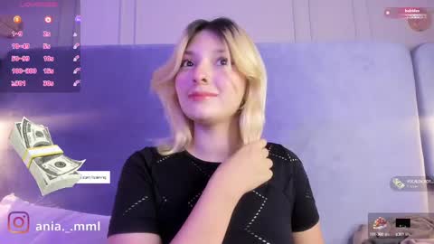 Snapshot of ania_mml chatting on September 25, 8:17 pm Ania online show from September 25, 8:17 pm