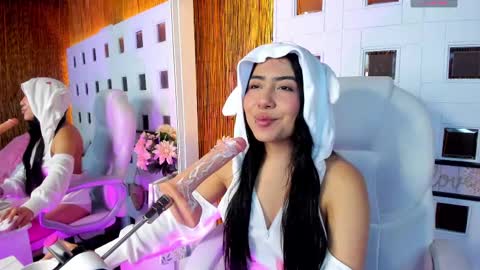 aniie_west online show from March 5, 12:11 pm