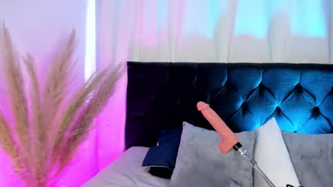 aniie_west online show from September 11, 2:06 pm