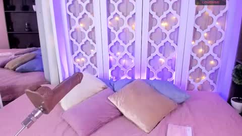 aniie_west online show from February 8, 12:17 pm