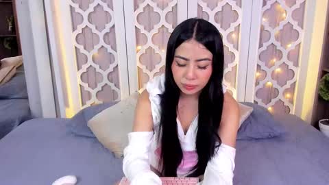 aniie_west online show from February 25, 12:16 pm