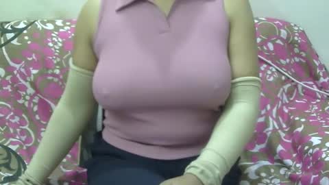 Snapshot of anjali_dogra786 chatting on October 29, 7:56 am anjali_dogra786 online show from October 29, 7:56 am