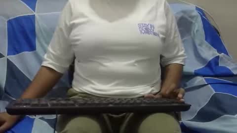 Snapshot of anjali_dogra786 chatting on September 30, 6:24 pm anjali_dogra786 online show from September 30, 6:24 pm