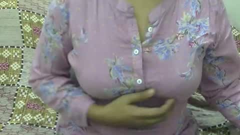 Snapshot of anjali_dogra786 chatting on October 5, 12:21 pm anjali_dogra786 online show from October 5, 12:21 pm