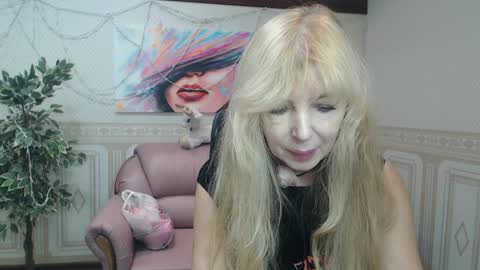 Anna Ditrih online show from December 30, 12:31 pm