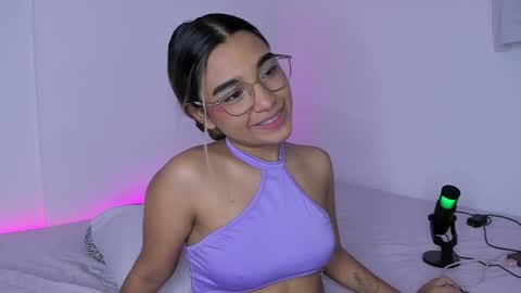 Snapshot of annebull_ chatting on October 24, 5:03 am Anne online show from October 24, 5:03 am