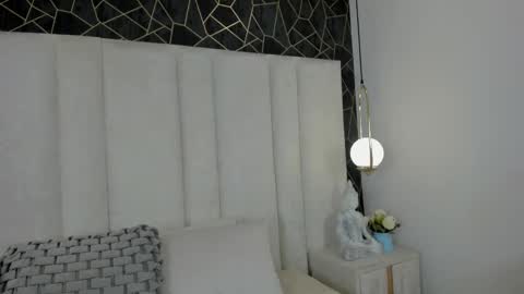 im annie   online show from January 5, 5:27 pm