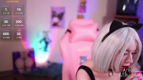 Snapshot of annie_may_may chatting on January 31, 2:39 pm Annie May   online show from January 31, 2:39 pm