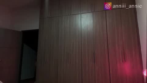 JEANNE no olvides seguirme dont forget follow me  uu online show from December 16, 11:32 pm