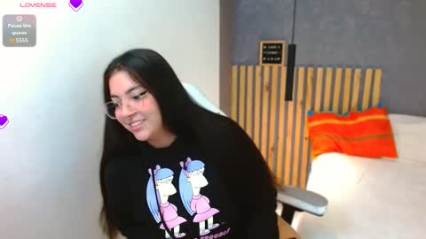 Annie Volker online show from November 19, 3:06 am