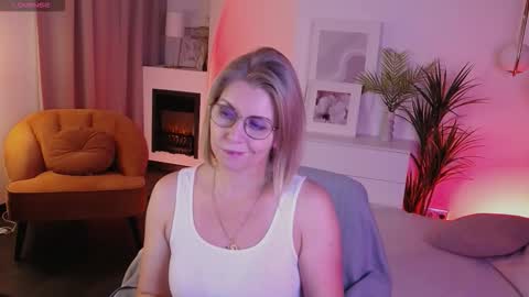 Annie online show from October 15, 1:46 pm