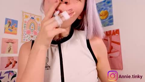 annietinky online show from February 8, 2:48 am