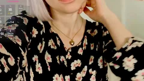 annietinky online show from October 12, 3:58 pm