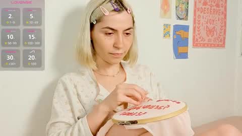 annietinky online show from September 25, 5:28 am