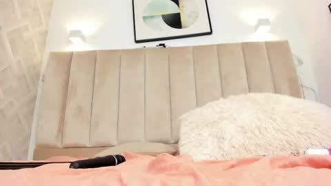 Annie Queen online show from February 15, 8:24 am