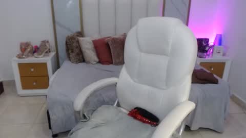 anna online show from November 12, 5:22 pm