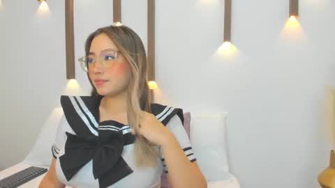 A N T O N E L L A  online show from February 13, 12:00 pm