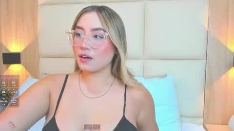 A N T O N E L L A  online show from September 24, 12:37 pm