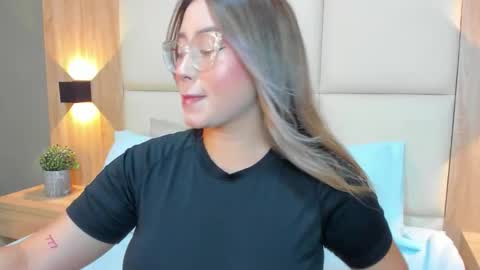 A N T O N E L L A  online show from November 19, 12:38 pm