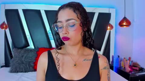 A N T O N E L L E  online show from February 21, 11:33 am