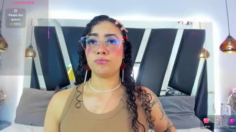 A N T O N E L L E  online show from November 5, 11:37 am