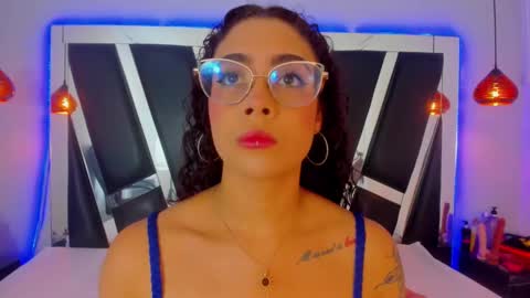 A N T O N E L L E  online show from February 13, 11:28 am